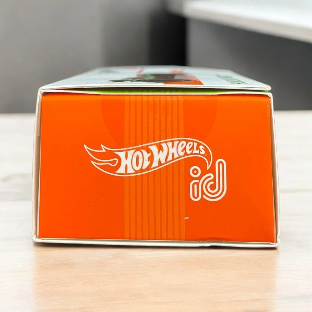 2018 Hot Wheels ID HOWLIN' HEAT Die-Cast Racer Series 1 Street Beasts 01/05